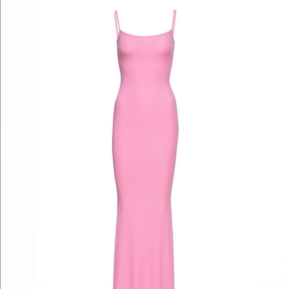Skims Soft Lounge Sip Dress
Shade Bubblegum - Picture 2 of 7